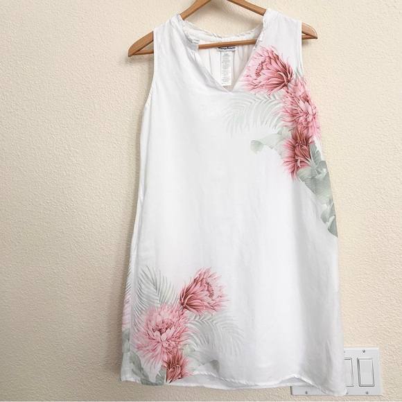 Tommy Bahama Dresses & Skirts - Tommy Bahama Breezy Botanical V-neck sleeveless Dress size S/P white